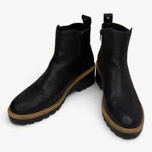 Maurices Colby Black Lug Sole Ankle Boots Womens Size 8 Side Zip Platform